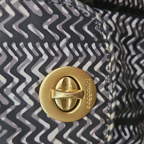 Baggallini Stylish Black and White Women's Crossbody Bag‎ - Picture 3 of 7